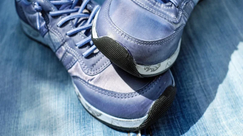 Buty NIKE – Legend Essential 2 CQ9356 034 Black/Racer Blue/Obsidian