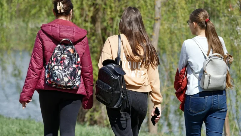 Desigual plecak damski kolor beżowy mały gładki