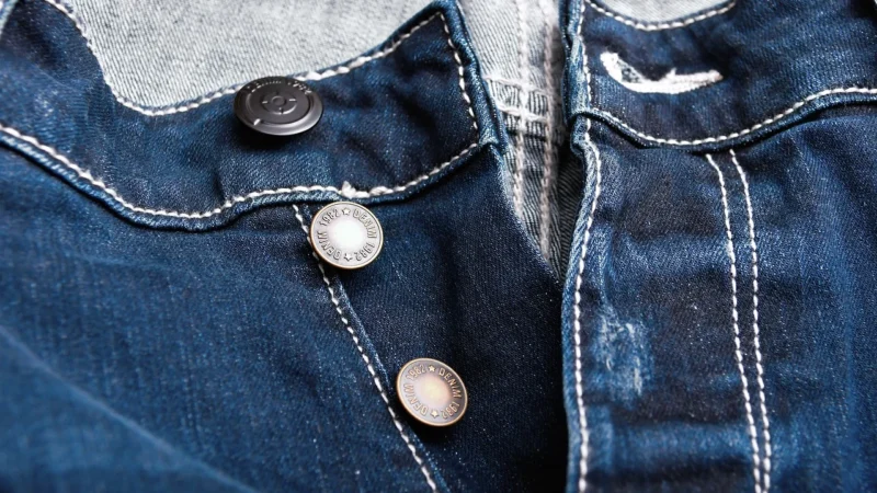 Desigual spodnie męskie kolor żółty w fasonie chinos