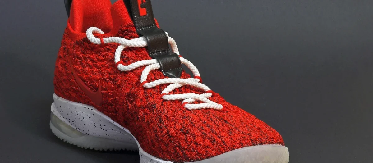Męskie Sneakersy M NIKE AIR MAX OKETO SKY GREYBLACKTRACK REDWHITE