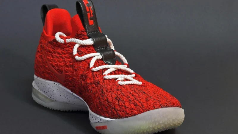 Męskie Sneakersy M NIKE AIR MAX OKETO SKY GREYBLACKTRACK REDWHITE