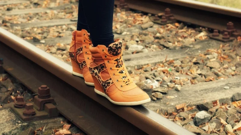 PUMA Damskie Buty Sportowe Carina Logomania, Biały