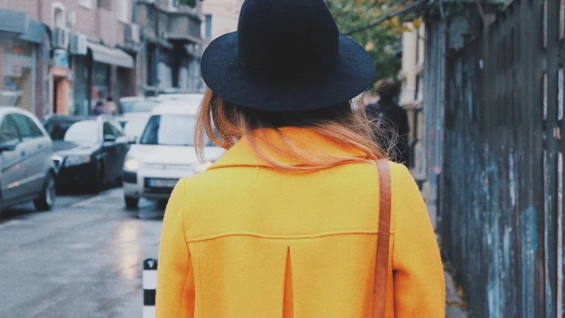 Stylowa torebka miejska ze skóry bydlęcej w piaskowym kolorze