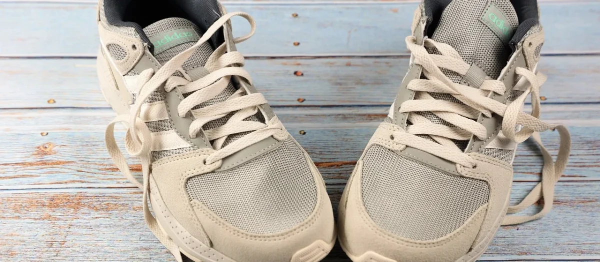 SZNUROWANE BUTY SPORTOWE