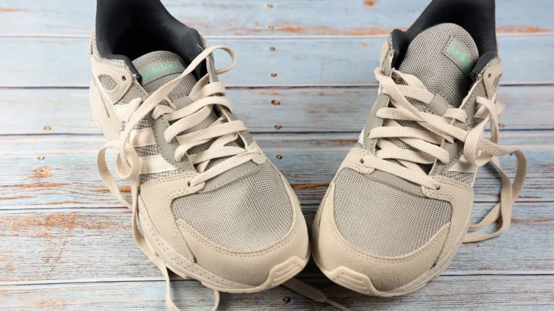 SZNUROWANE BUTY SPORTOWE