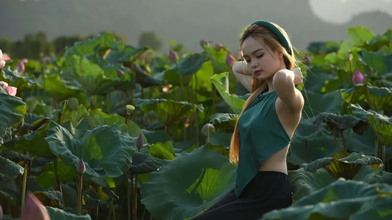 Transparentna bluzka z bufiastymi rękawami czarna 444