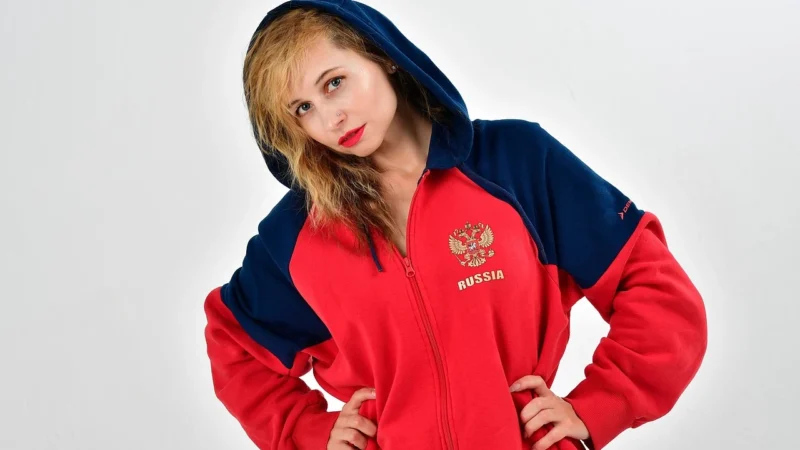 Welurowa bluza kangurka z kapturem (Różowy, XL)